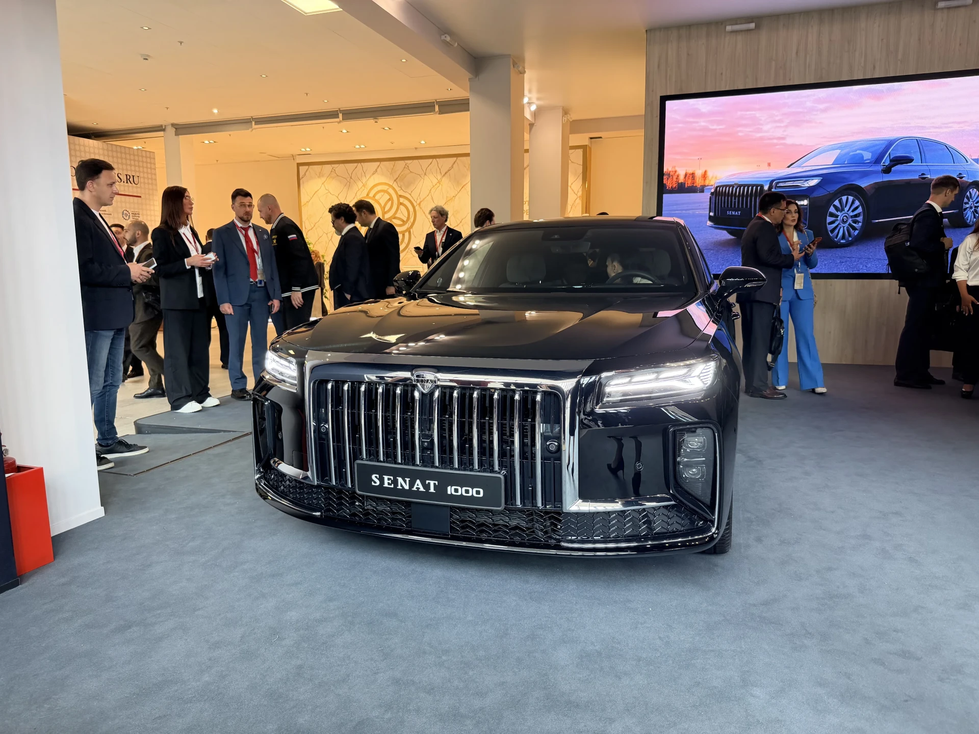 🚙 На ПМЭФ показали удлиненный Senat 1000
