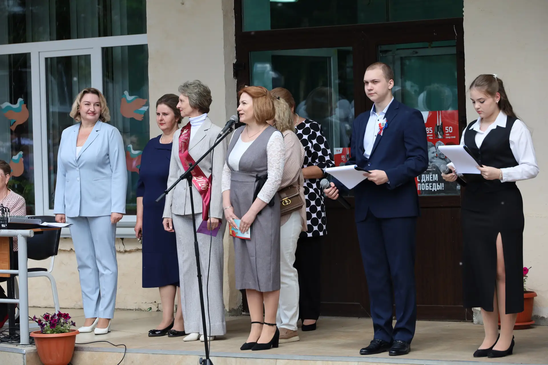 Последний звонок прозвенел во всех школах района — трогательно, волнительно и по-настоя...