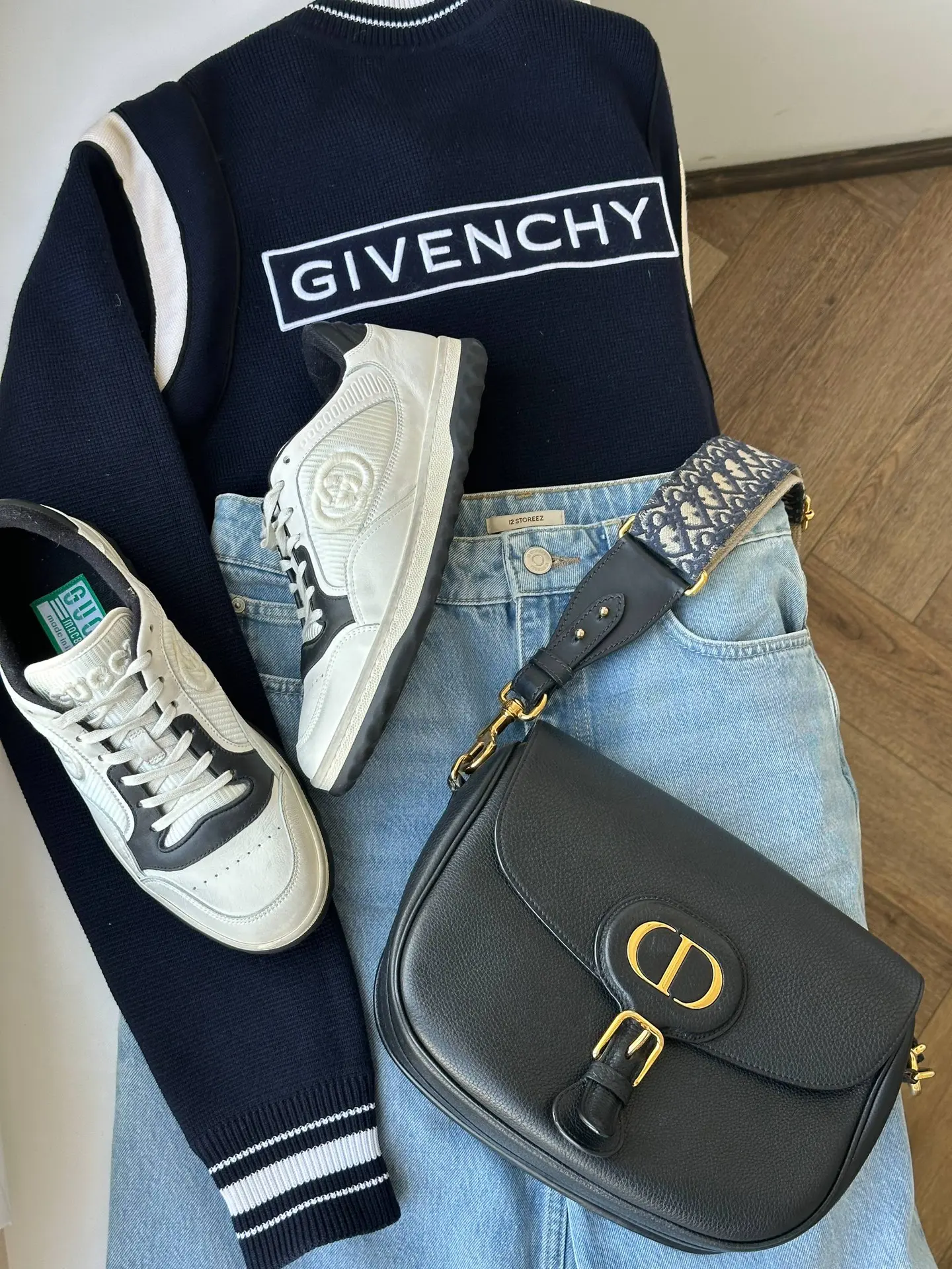 Бомбер Givenchy 
Идеал
Маркировка XS
29.000₽ 

Джинсы 12storeez 
Идеал 
Маркировка 27/32
6.000

Сумк