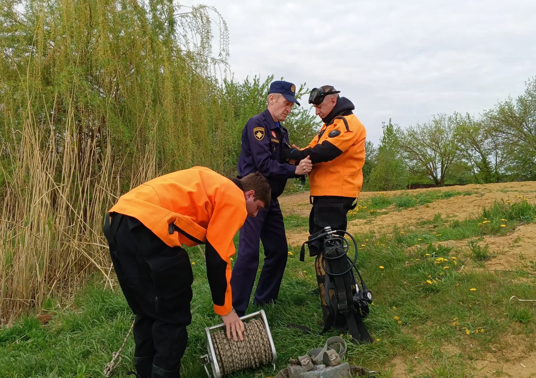 🤿Спасатели проводят водолазное обследование мест отдыха на водоемах Орловской области  Сотрудники по