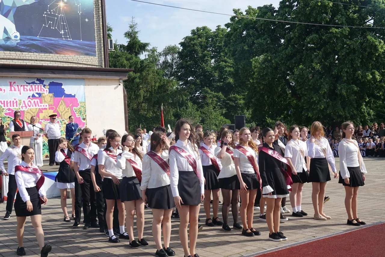 В городском лицее № 1 торжественная линейка, посвященная последнему звонку,  прошла уже в 114-й раз.