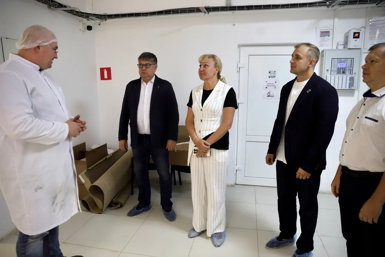 🤝 Диалог власти и бизнеса: визит на завод «НоваВкус»

В рамках партпроекта «Моя карьера с ЕР» делег