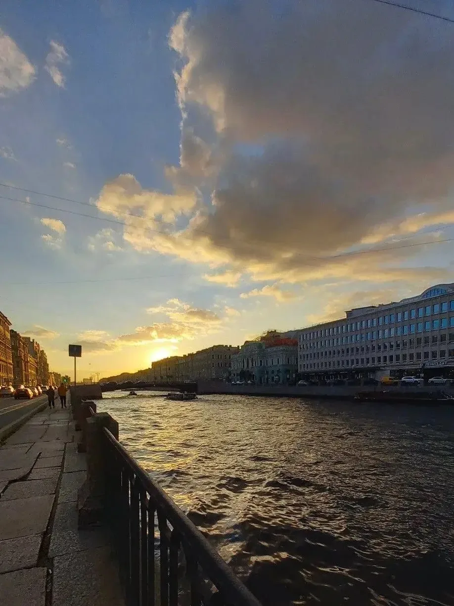 ☁️ Доброе утро, Петербург!

Сейчас в городе +18, облачно. Пусть утро будет спокойным, а день порадуе