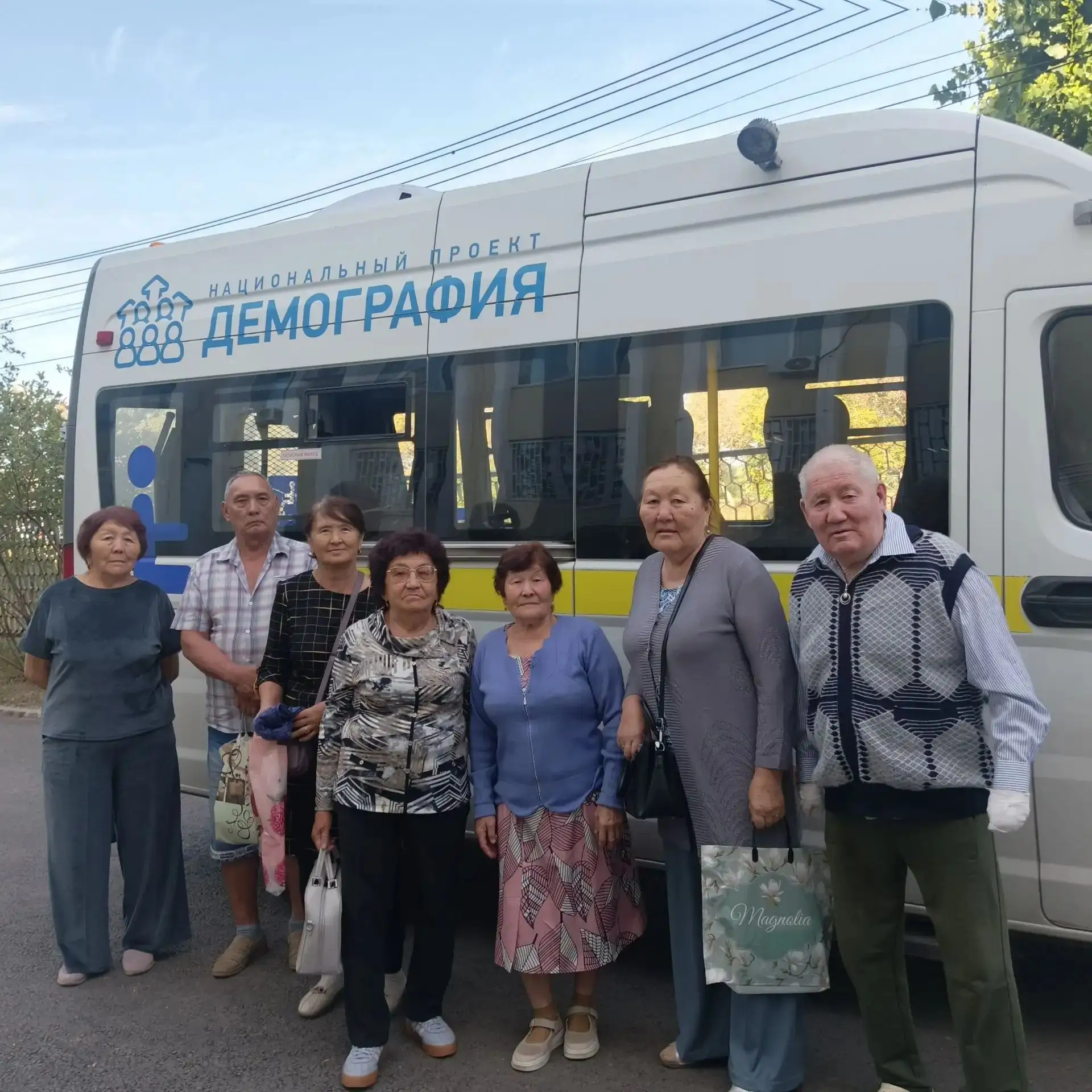 📍 В нашем центре продолжается доставка пожилых граждан сельской местности в медучрежде...