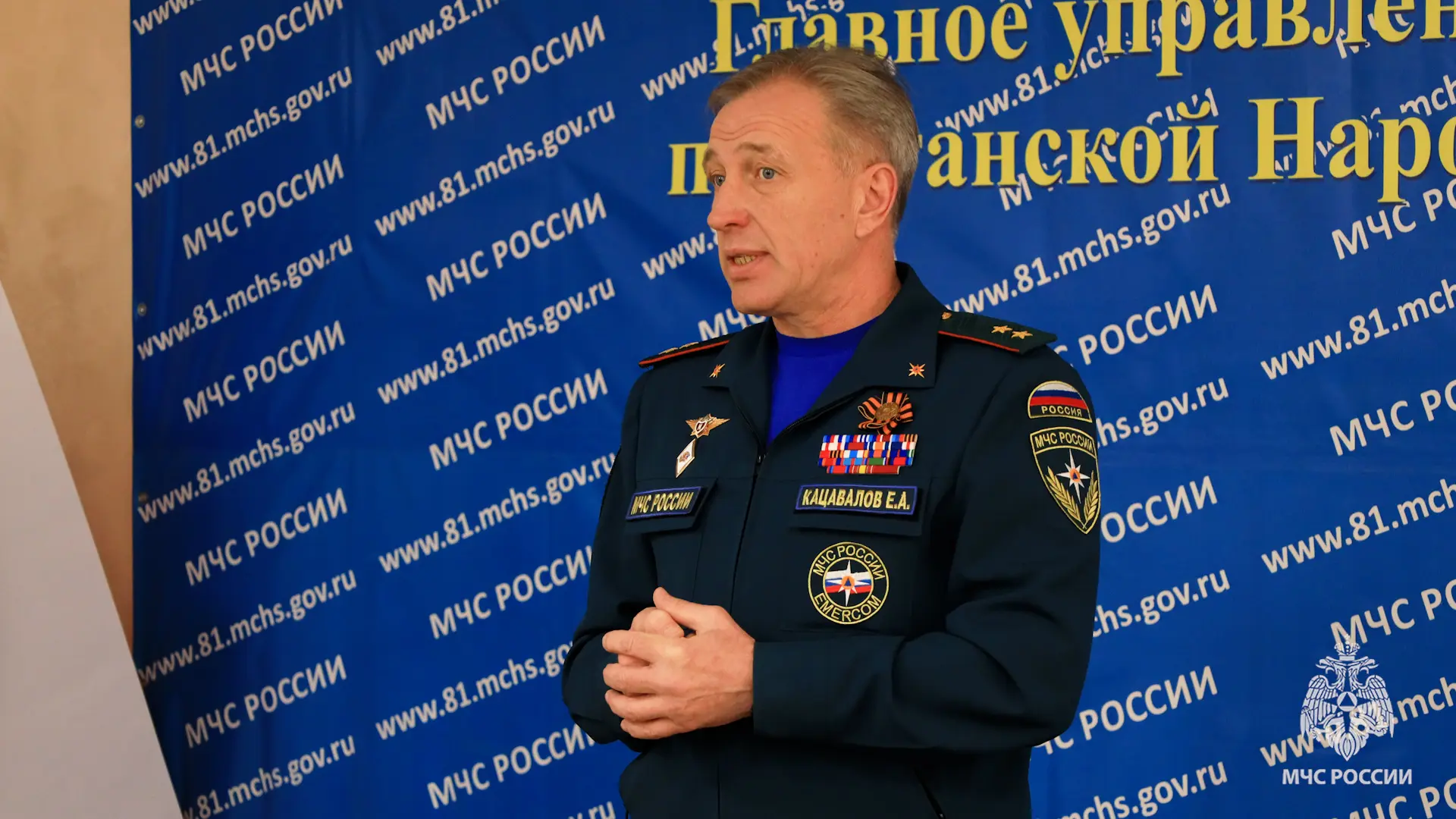 На свете есть особенная служба,  где верность делу и мужская дружба сильнее самых дьявольских огней.