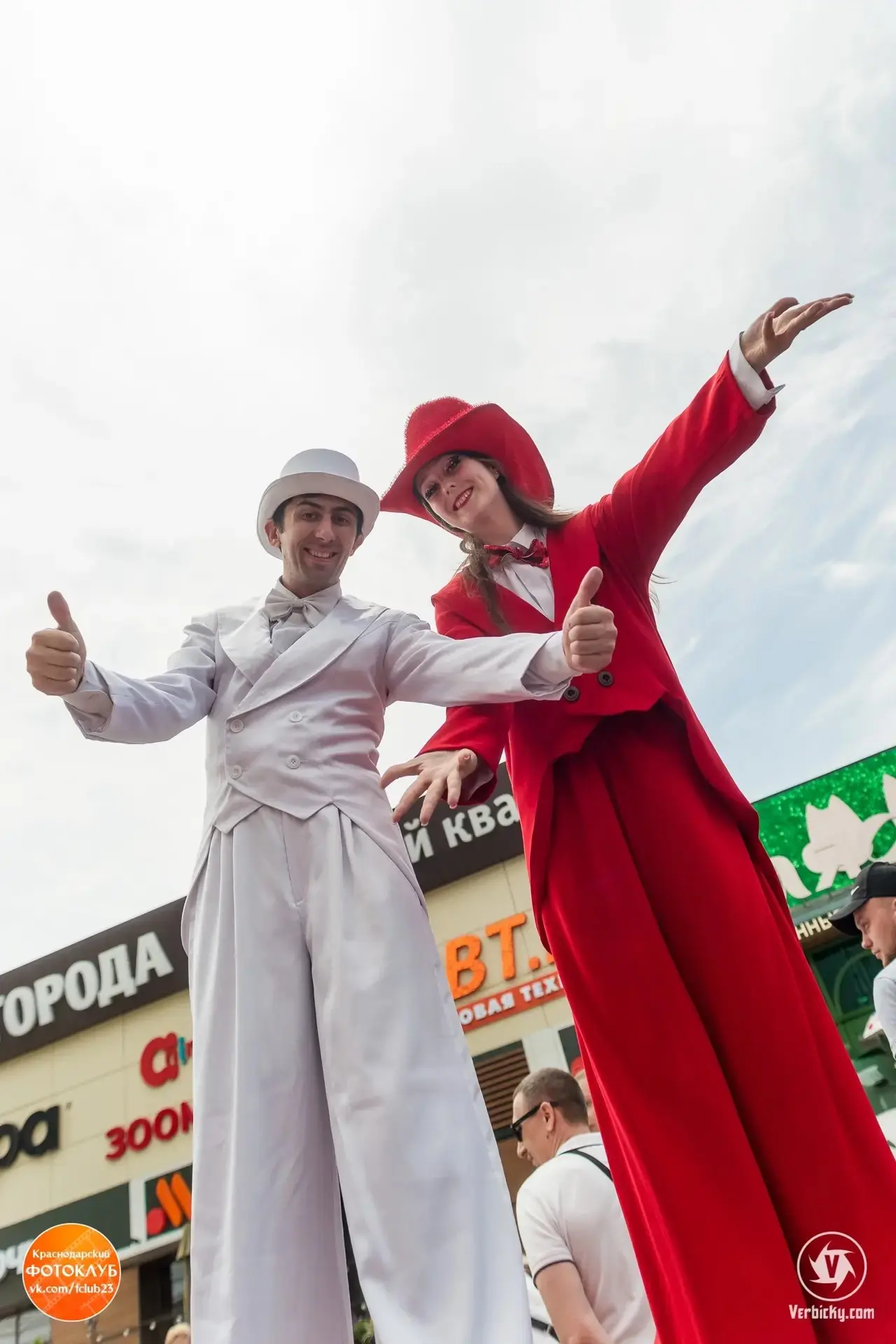 🍓 Фестиваль клубники: полная программа на 23 мая!  Завтра парковка «СБС Мега Молл» превратится в клу