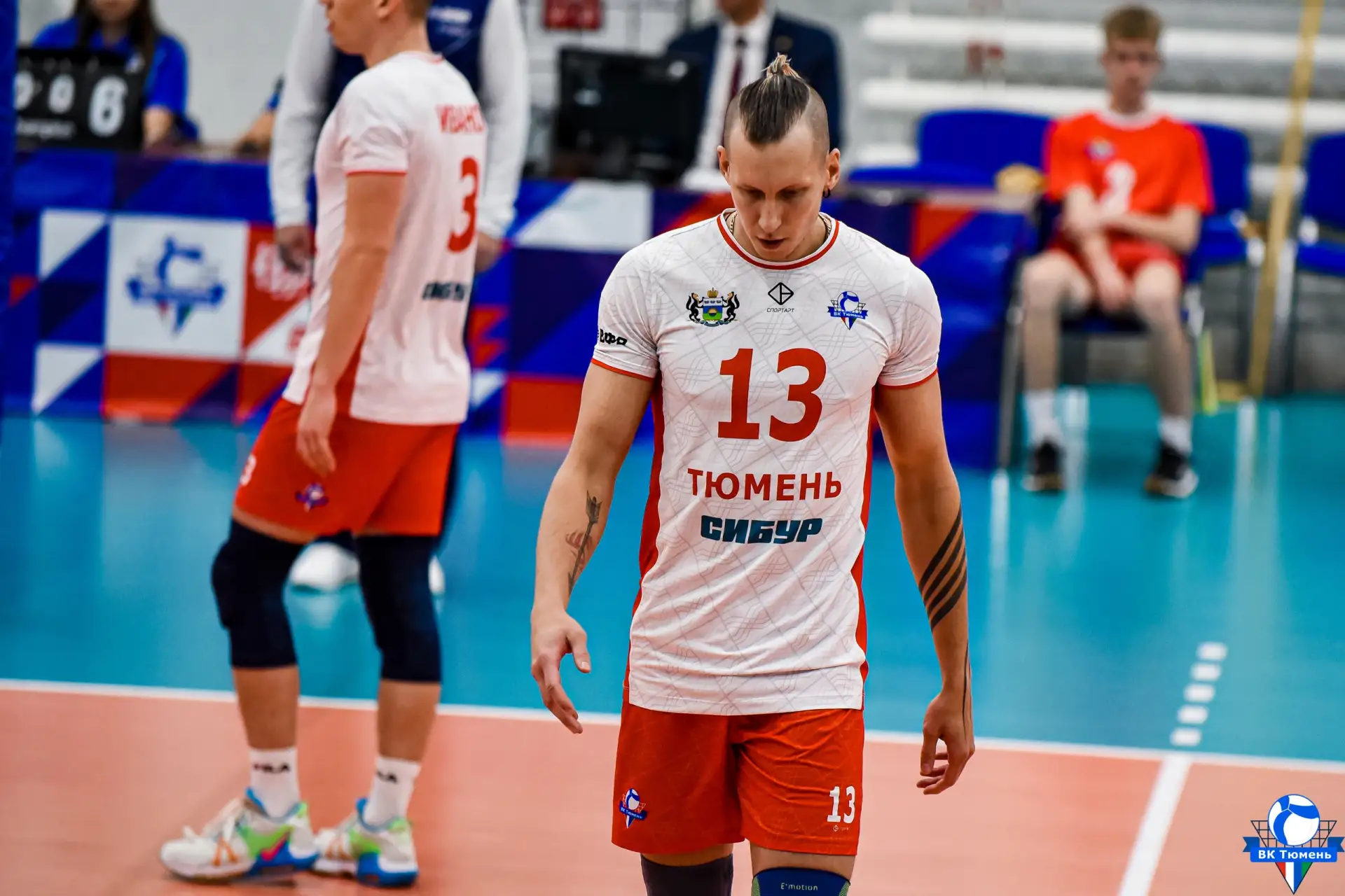 Волейбольная «Тюмень» продолжает терять игроков 😞

Команду, которая стала чемпионом высшей лиги «А»