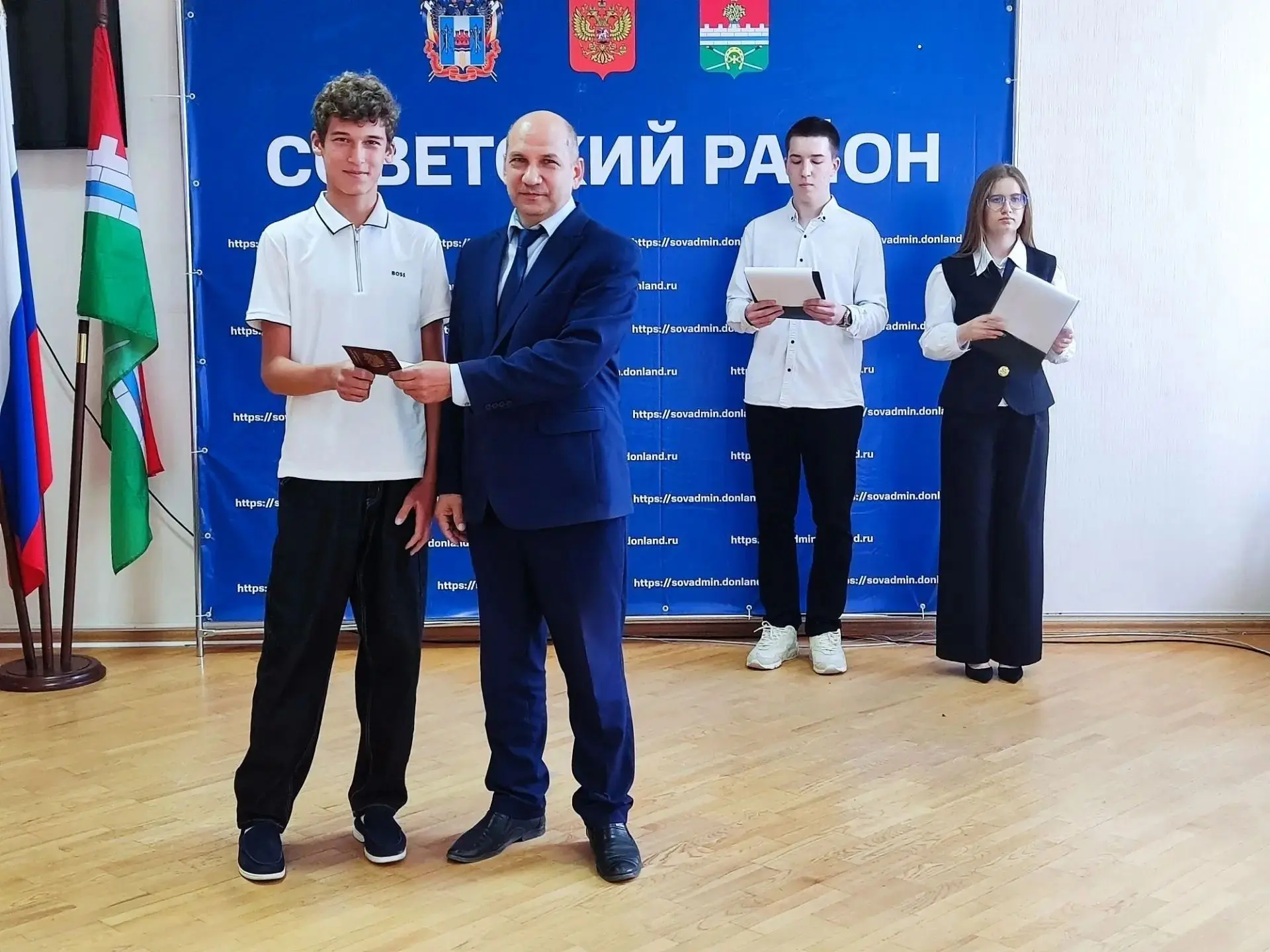 В СОВЕТСКОМ РАЙОНЕ ВРУЧИЛИ ПАСПОРТА юным гражданам