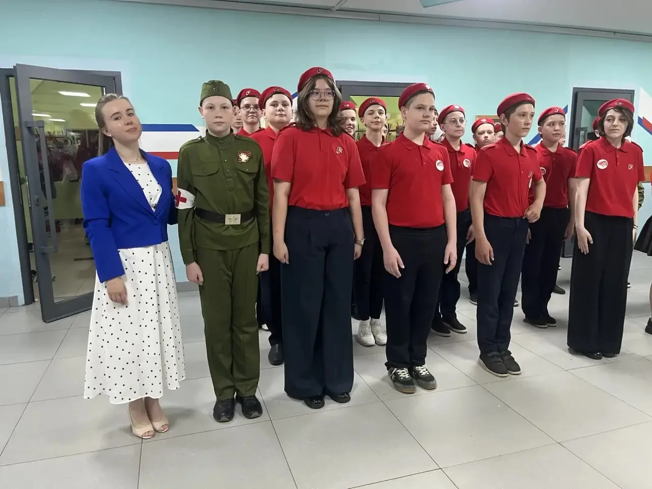 🎉 Смотр строя и песни в честь Дня Великой Победы прошёл в МБОУ СОШ №9  ⚡️ Наши ученики продемонстрир