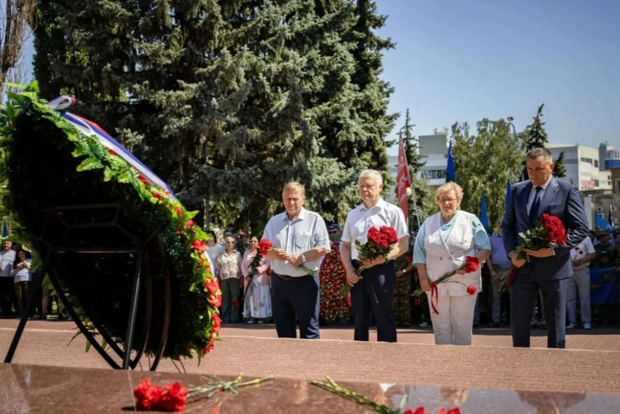 Курские партийцы, сторонники, молодогвардейцы почтили память павших в День ВДВ
 
⚡Сегодня, в День Во