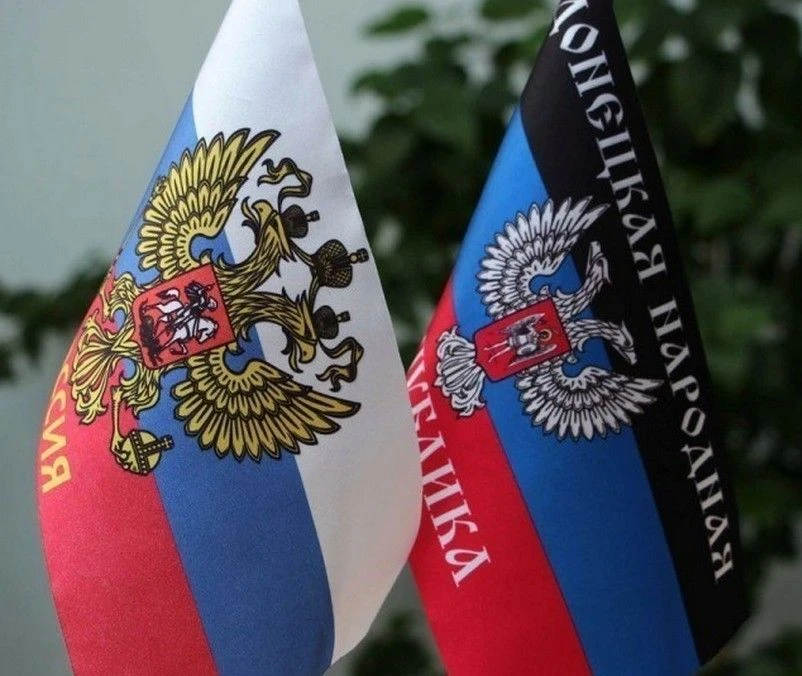 Рабочая неделя в сфере образования началась с церемонии поднятия Государственного флага Российской Ф