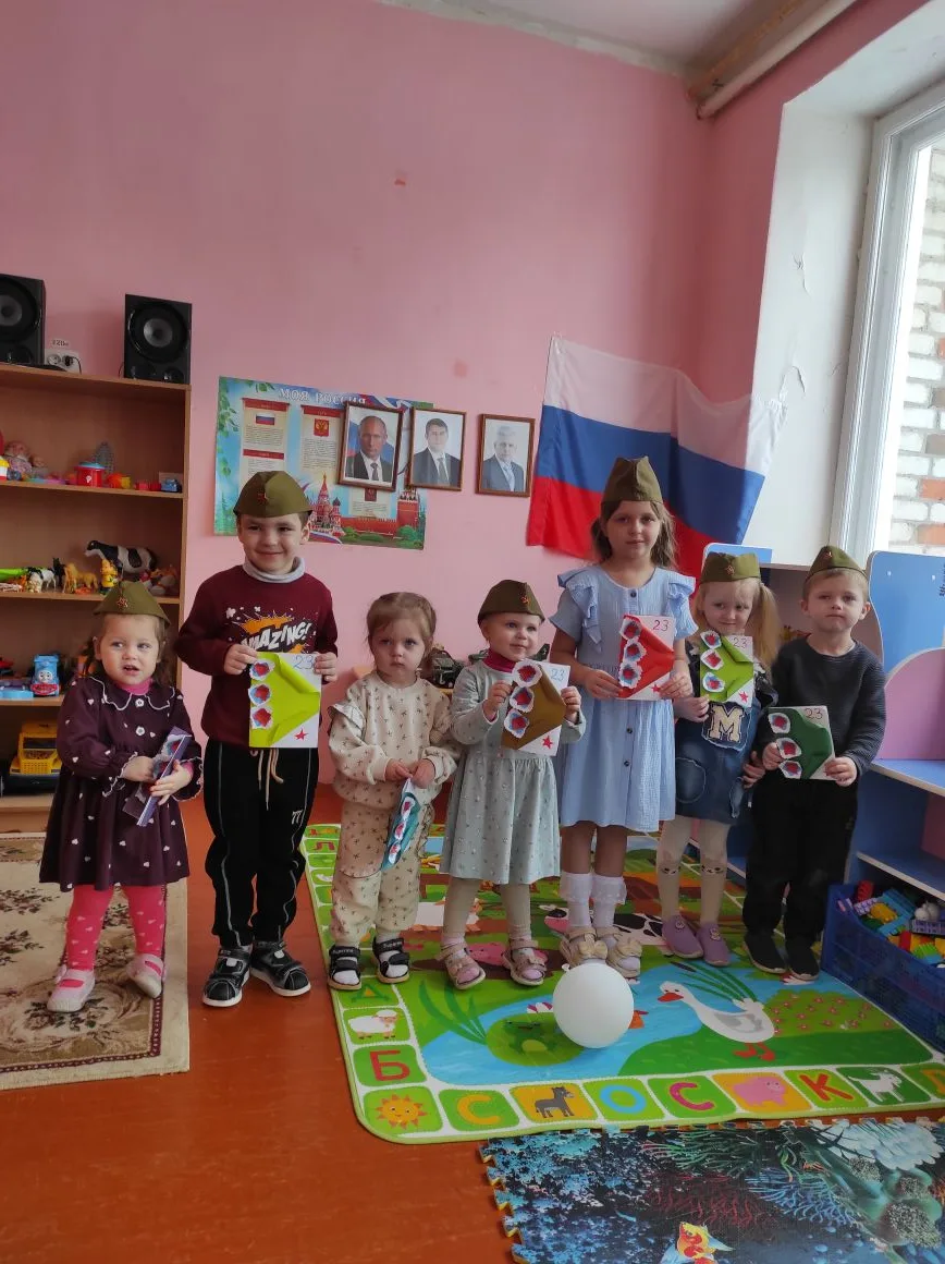 Дети нашего детского сада поздравляют с Днём защитника Отечества! Желаем мирного неба, ...
