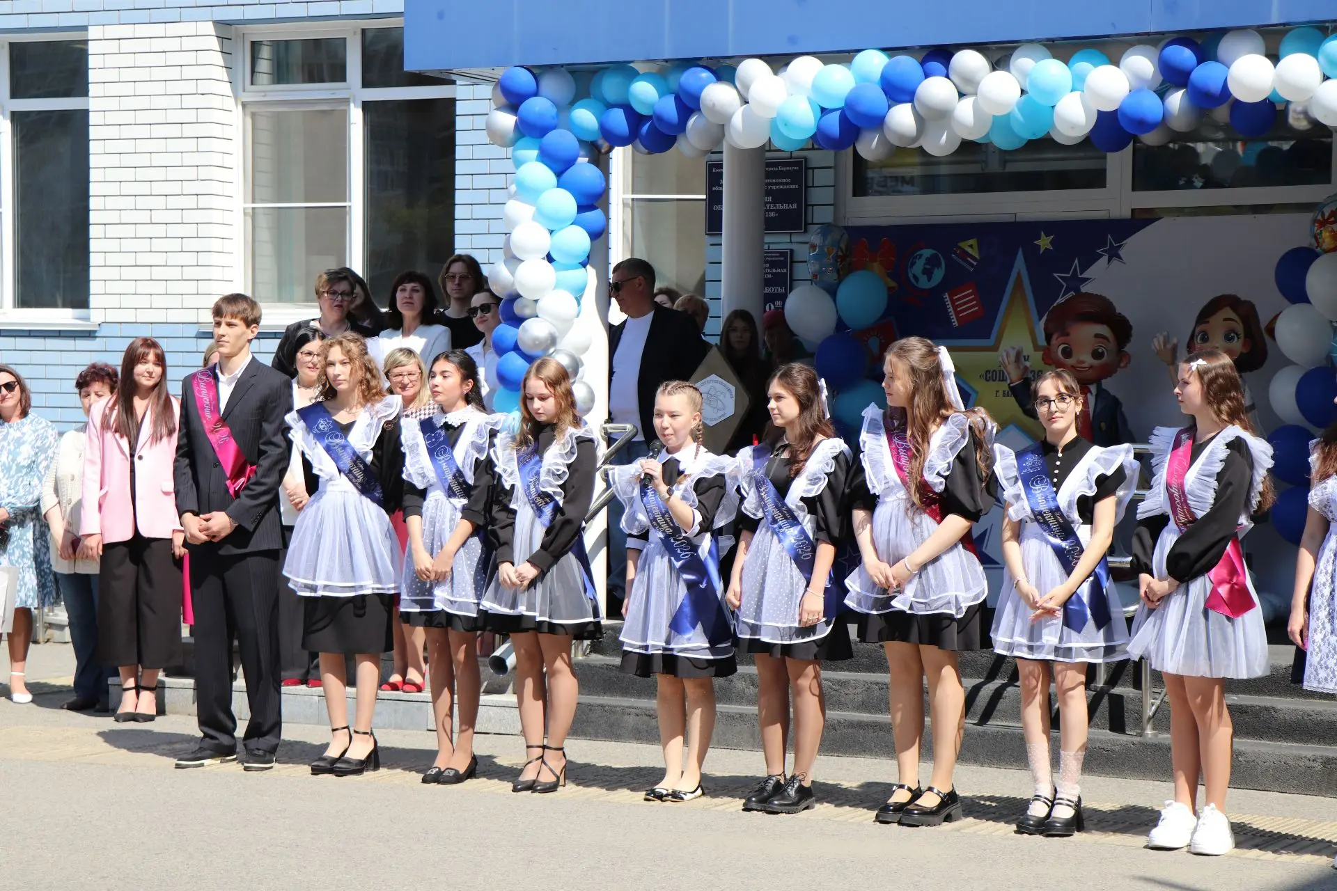#Последнийзвонок_11 классы💔🔔   🎈В нашей школе прозвенел Последний звонок. Для учащихся 11 классов - 