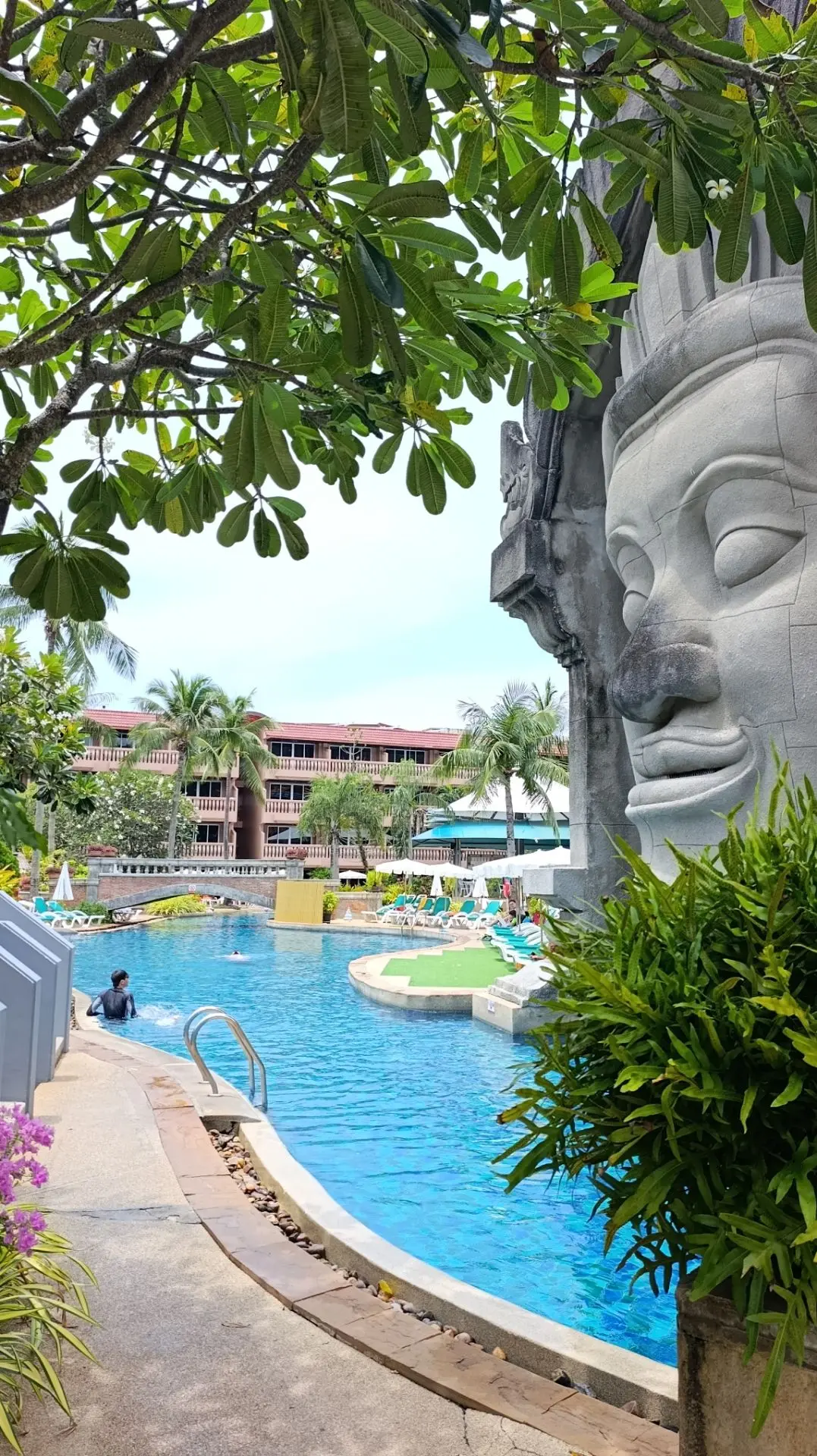 Phuket Orchid Resort & Spa 4 - отличный выбор для отдыха с детьми на Пхукете! Бассейн с...