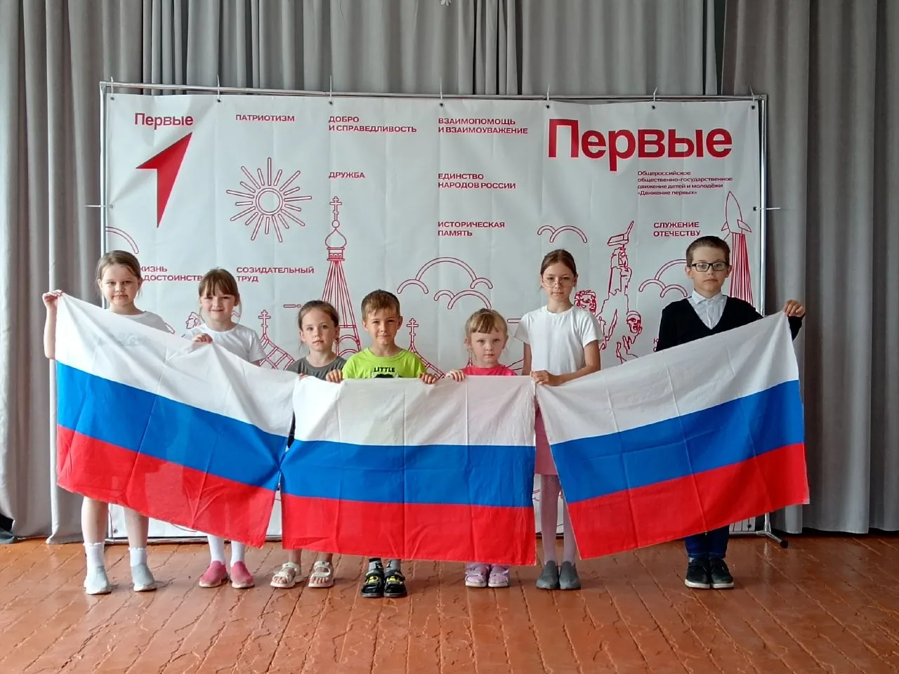 🇷🇺  Всероссийская акция «Родиной горжусь»

🪆 В честь Дня России на базе нашей летней оздоровитель