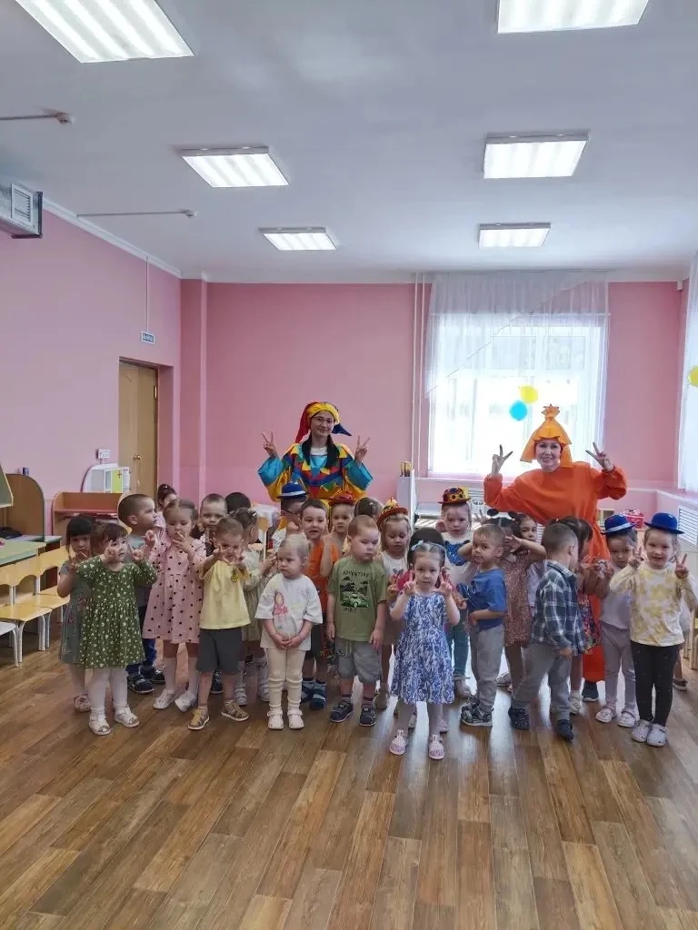 🎉 День защиты детей во второй младшей группе — прошёл на ура! 🎉
Фиксик и Веселинка устроили настоя