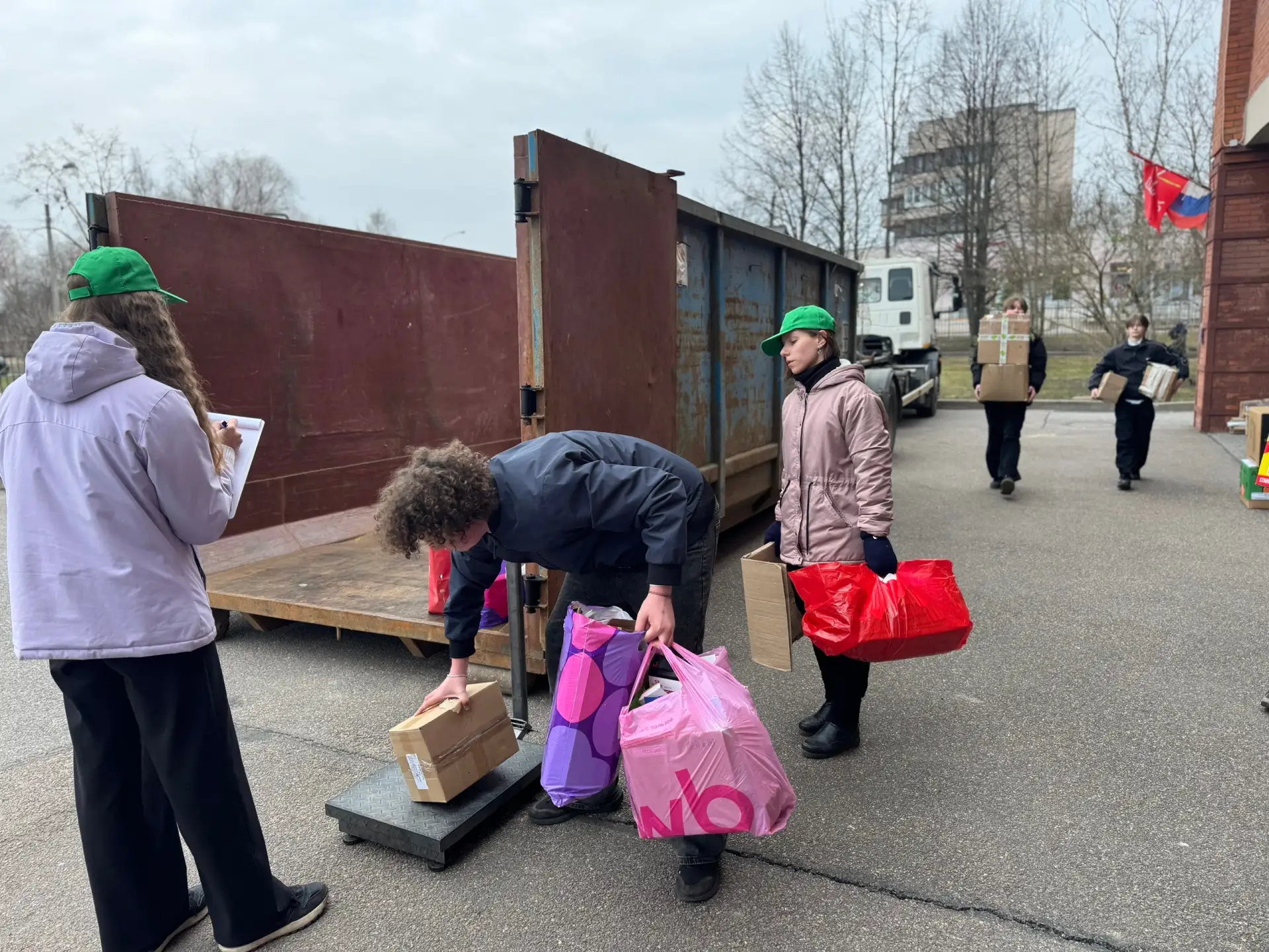 📦 ЭКО-ИТОГИ: СБОР МАКУЛАТУРЫ ПРОШЁЛ НА УРА!  25 марта, несмотря на хмурую петербургскую погоду, в на