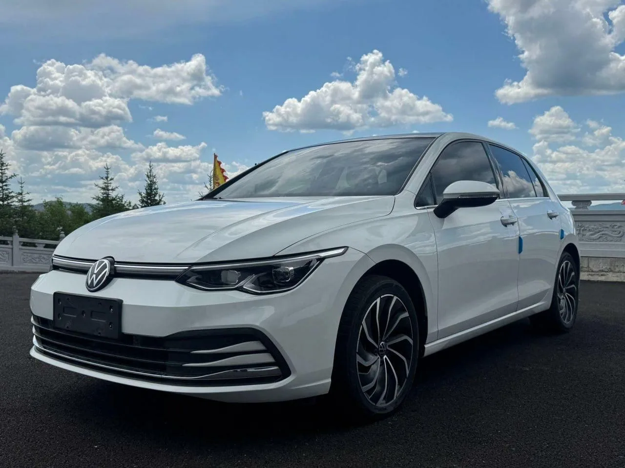 🇨🇳VOLKSWAGEN GOLF
⏺авто в наличии в Китае

- 2022 год
- 1,4 л., 150 л.с., бензин
- робот, передний