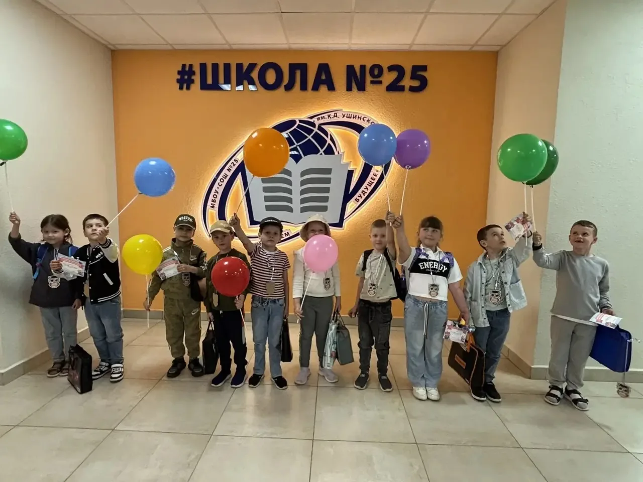 👏Ура-а-а! 
Наши супер‑малыши закончили курс подготовки к школе и получили свои первые дипломы! 😍📜