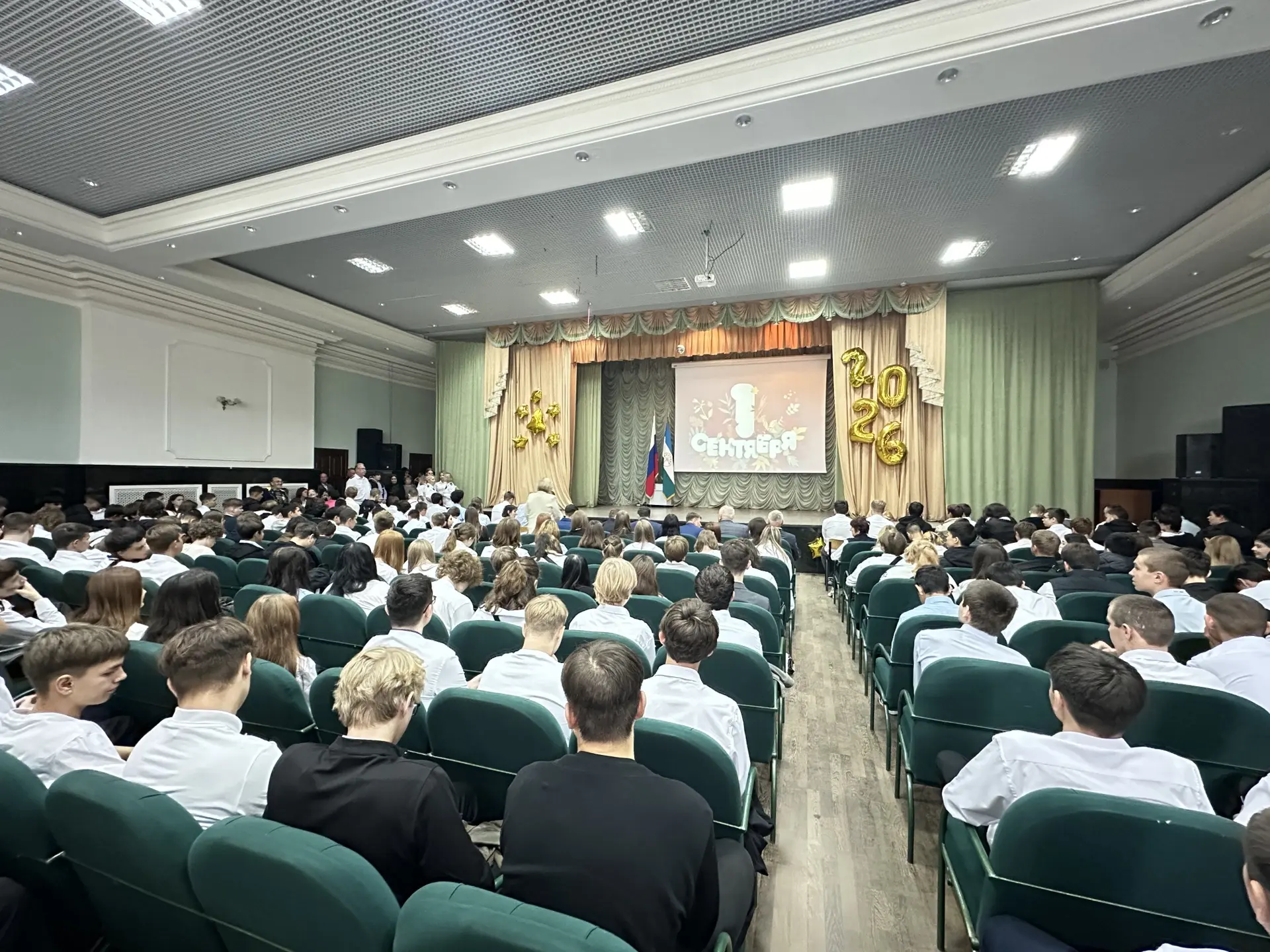 Поздравил студентов Уфимского техникума железнодорожного транспорта и Уфимского колледж...
