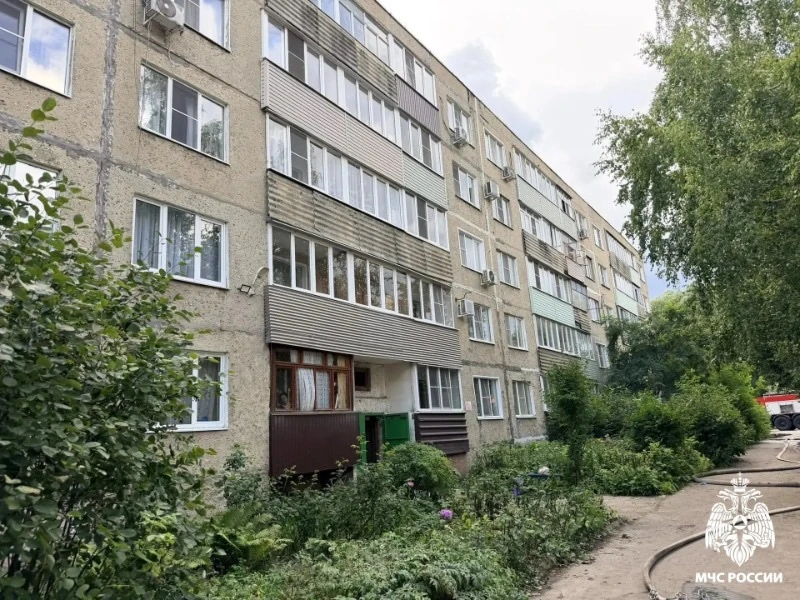 🚒В Мичуринске пожарные спасли жильца многоэтажки

Вчера днем, 28 июля, в Мичуринске произошел пожар