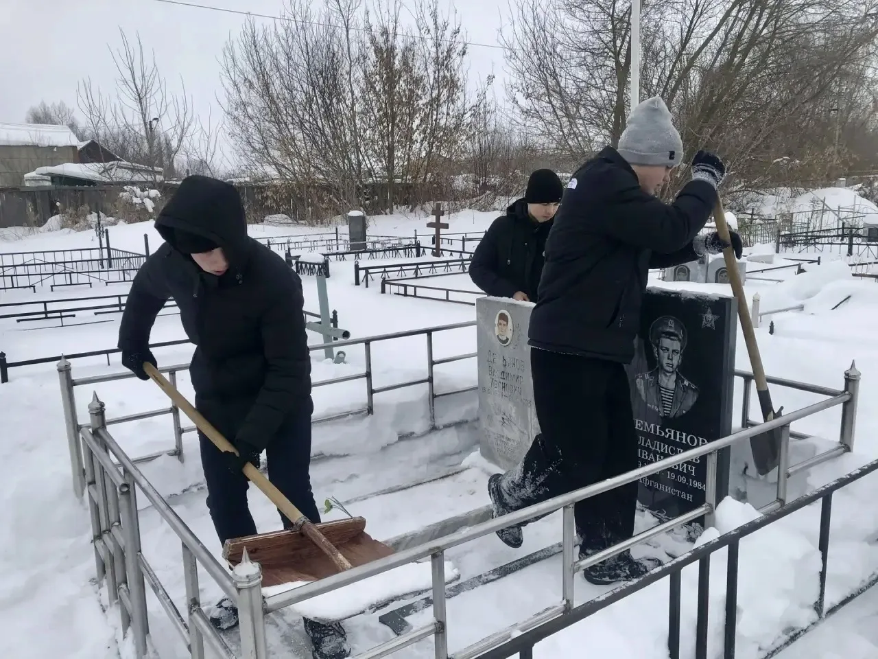 🙏Активисты первичного отделения «Движения Первых», учащиеся первого корпуса имени Героя России А.В.К