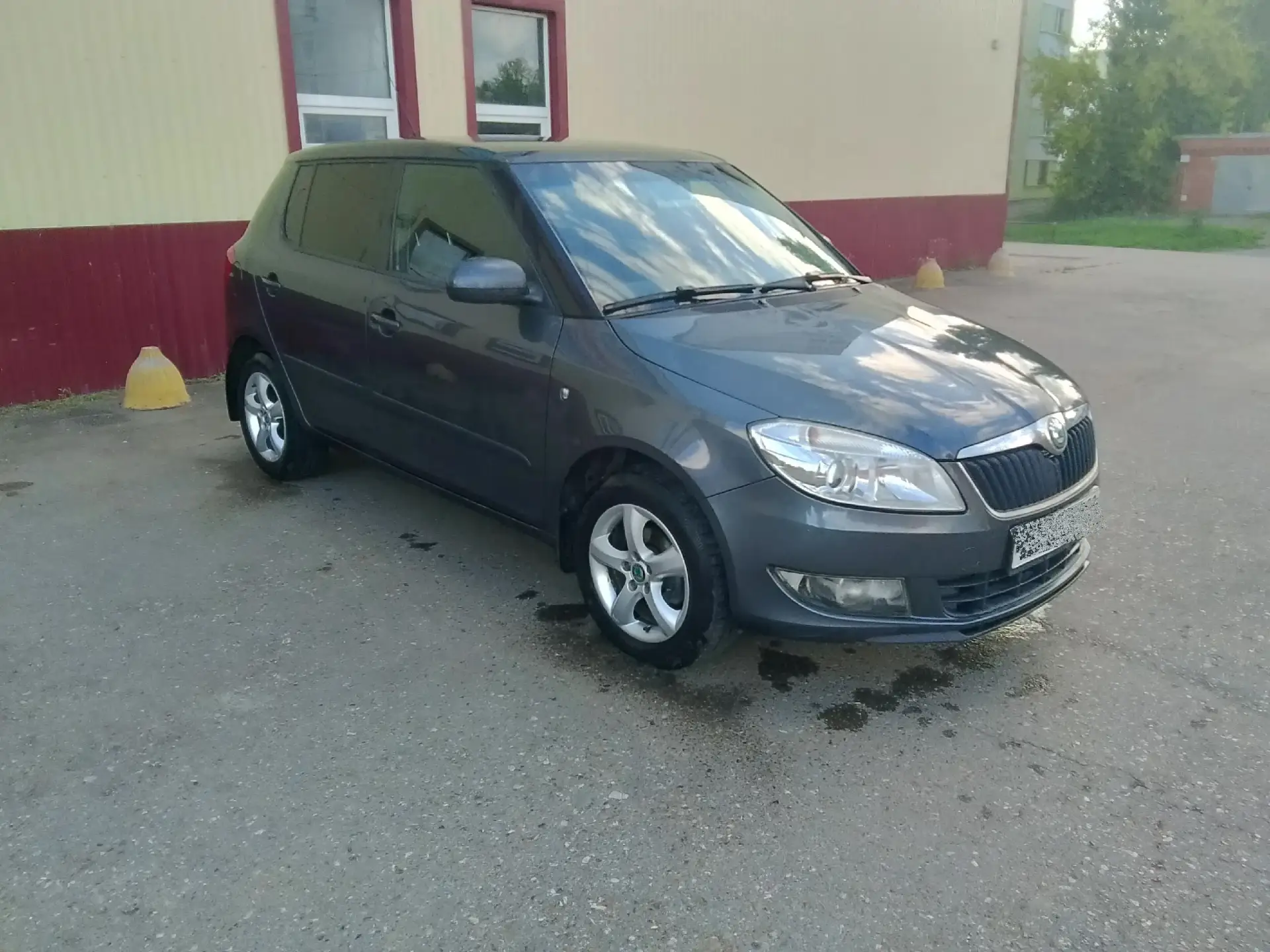 Продам Skoda Fabia 2011года. Двигатель 1.6 на 6 ступенчатом автомате aisin. 105 л.с. Ав...