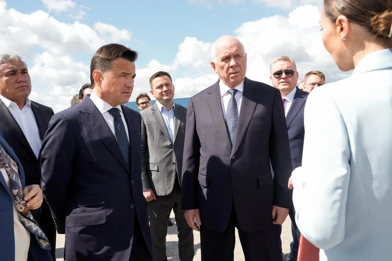 Вместе с главой Госкорпорации «Ростех» Сергеем Чемезовым открыли терминал временного хранения порожн