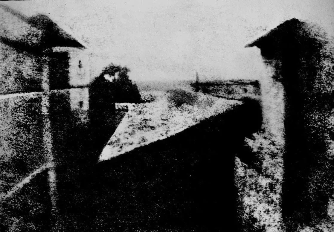 Первой в мире фотографии «Вид из окна в Ле Гра» исполнилось 200 лет.