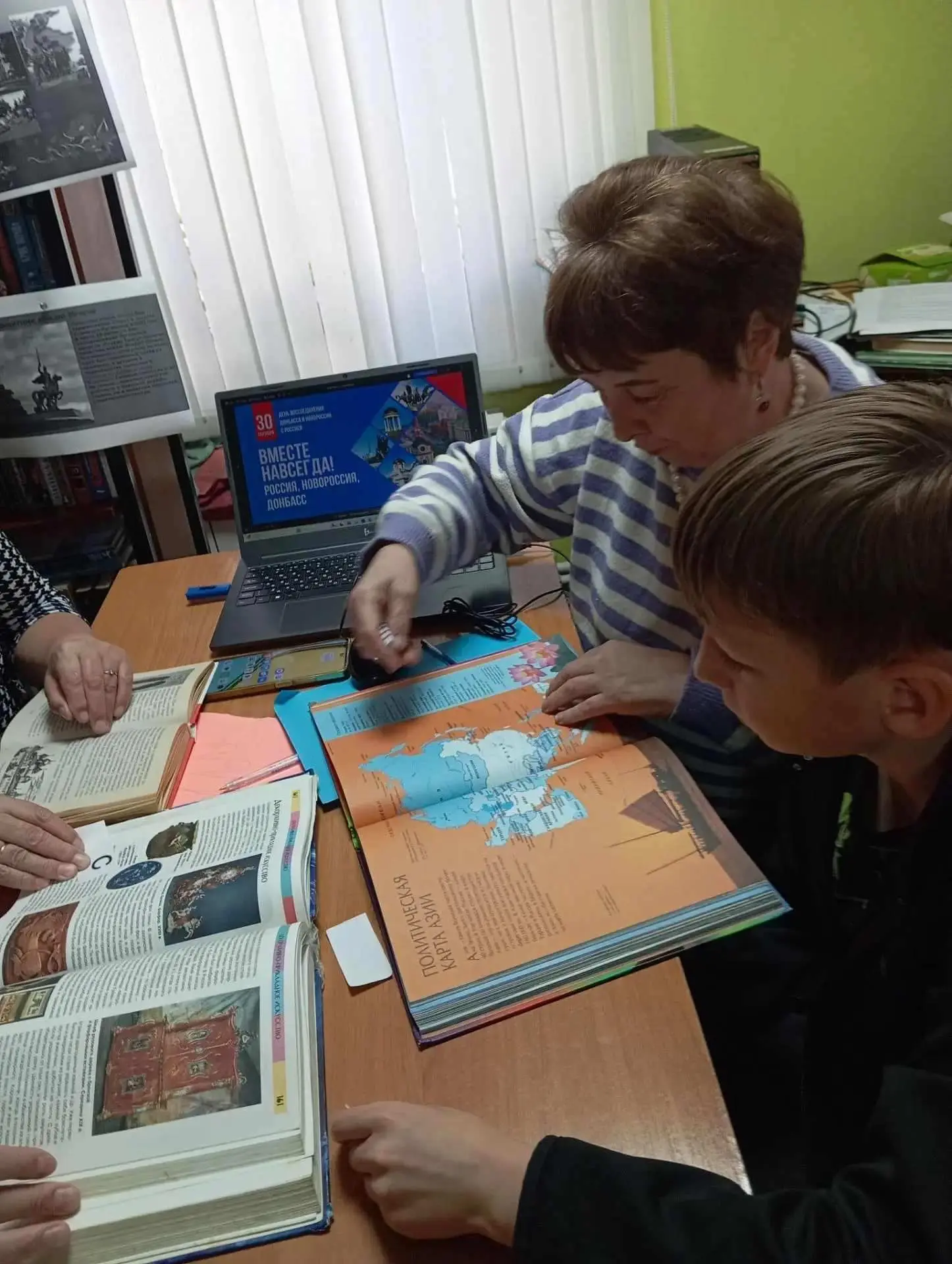 30 сентября в Тугайской сельской библиотеке прошёл информационный час «Одна страна — од...