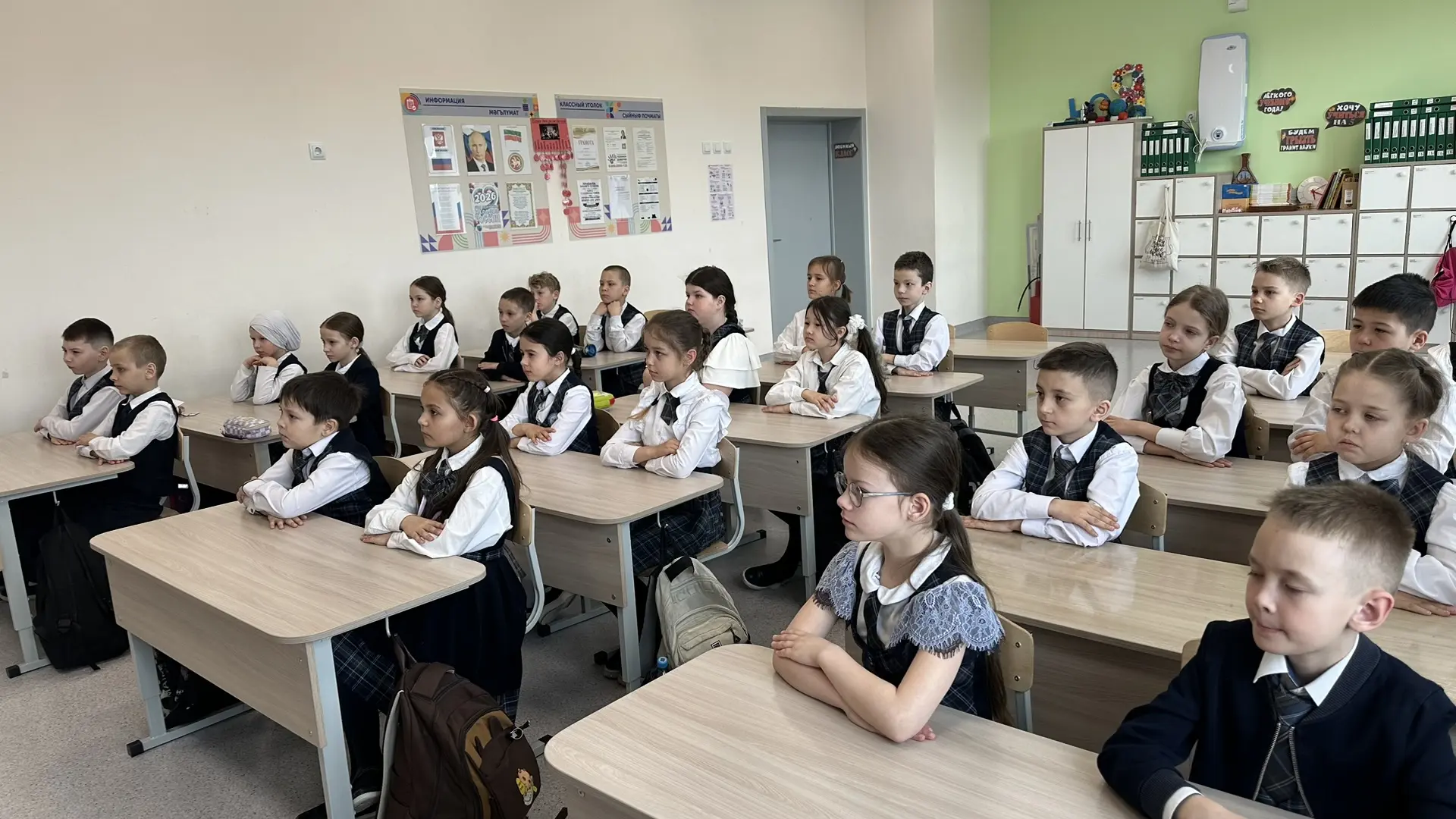 📌 Разговоры о важном. 2Б класс  Тема: «Что значит работать в команде? Сила команды» 🤝 На занятии обс