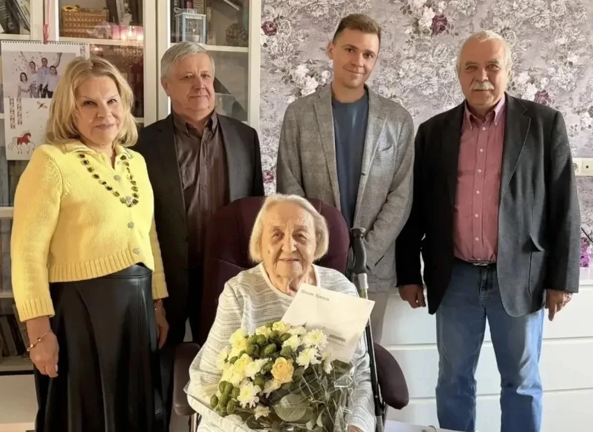 🎉 Жительницу Сокольников поздравили со 100-летним юбилеем