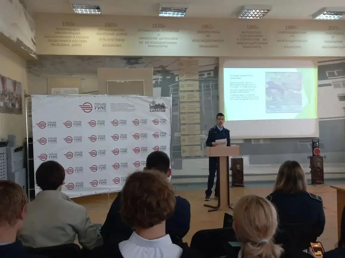 ИСТОРИЯ СТРАНЫ В ПЛАКАТАХ   12 мая в Саратовском филиале ПривГУПС в рамках предметной недели ПЦК «Со