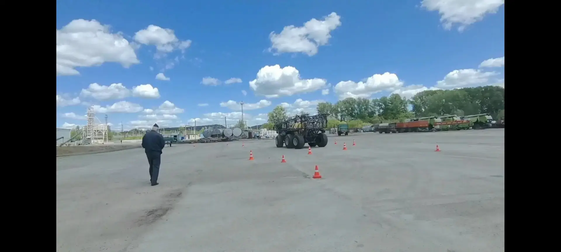 🚜УРА! ПЕРВЫЙ ШАГ В БОЛЬШУЮ ПРОФЕССИЮ СДЕЛАН!🎋

Первый выпуск будущих трактористов-машинистов сельс