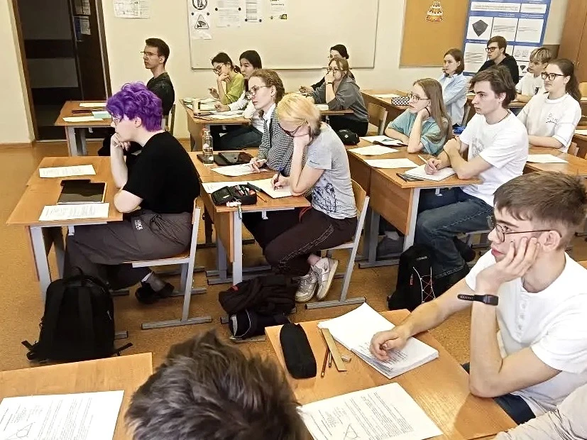 МАТЕМАТИКА – СИЛА! 🎓 В корпусе на #Белозерская12 сегодня прошло очередное занятие  «Сдаём математику
