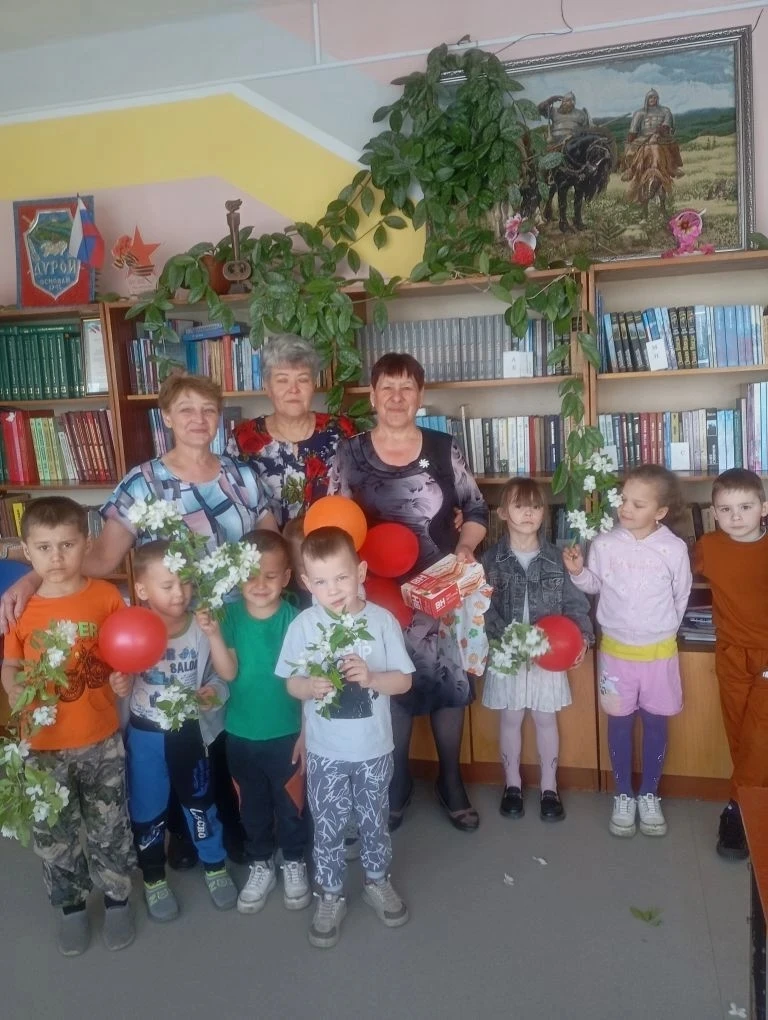 В рамках празднования Дня библиотекаря воспитанники детского сада совершили  экскурсию ...