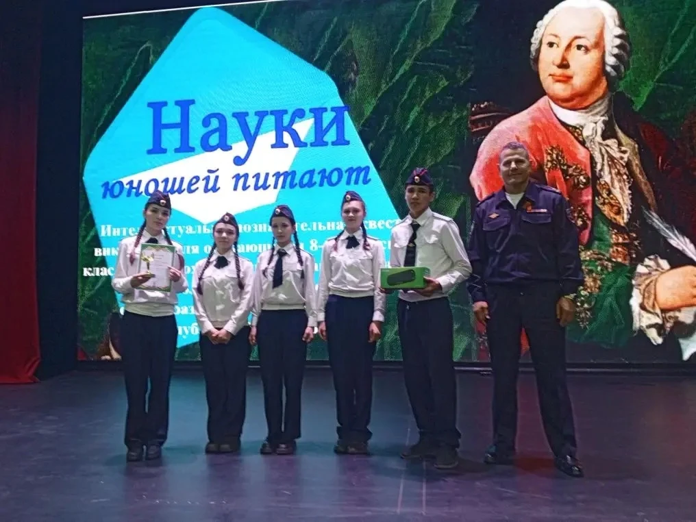 🇷🇺🚔Сегодня в г.Уфа обучающиеся полицейского класса МОБУ СОШ им.генерал-лейтенанта по...