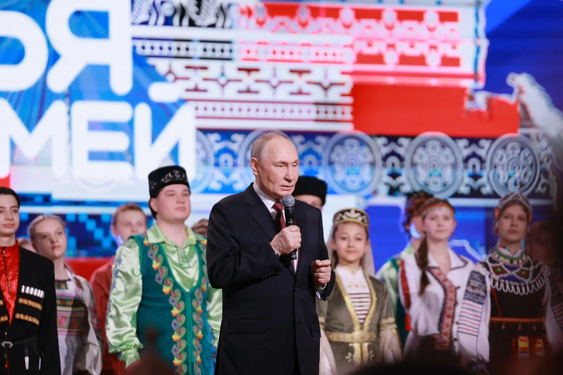 🇷🇺Владимир Путин дал старт Году единства народов России  На марафоне «Россия — семья семей» Российск