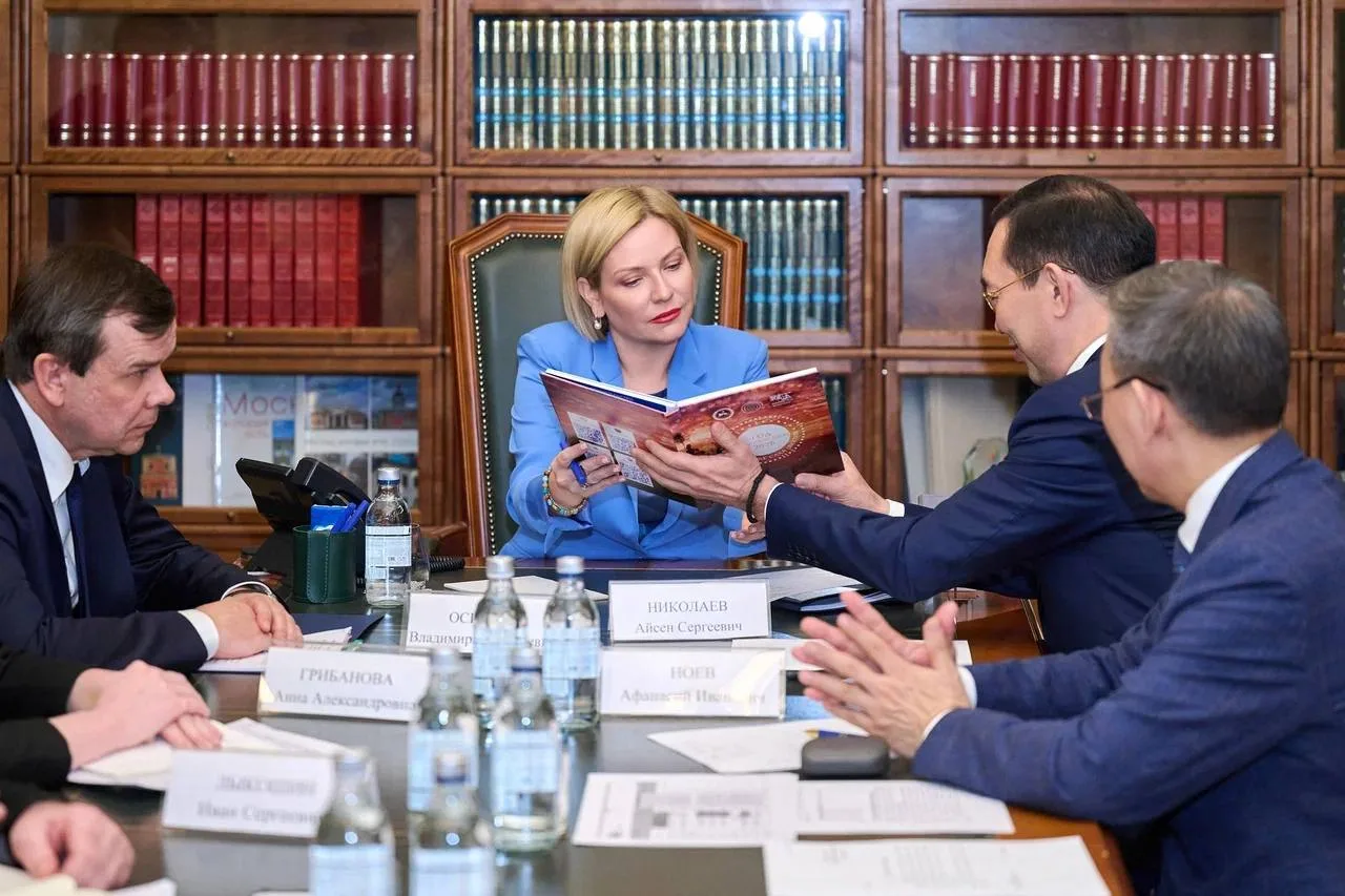 Провела рабочую встречу с Главой Республики Саха (Якутия) Айсеном Николаевым  Одной из центральных т