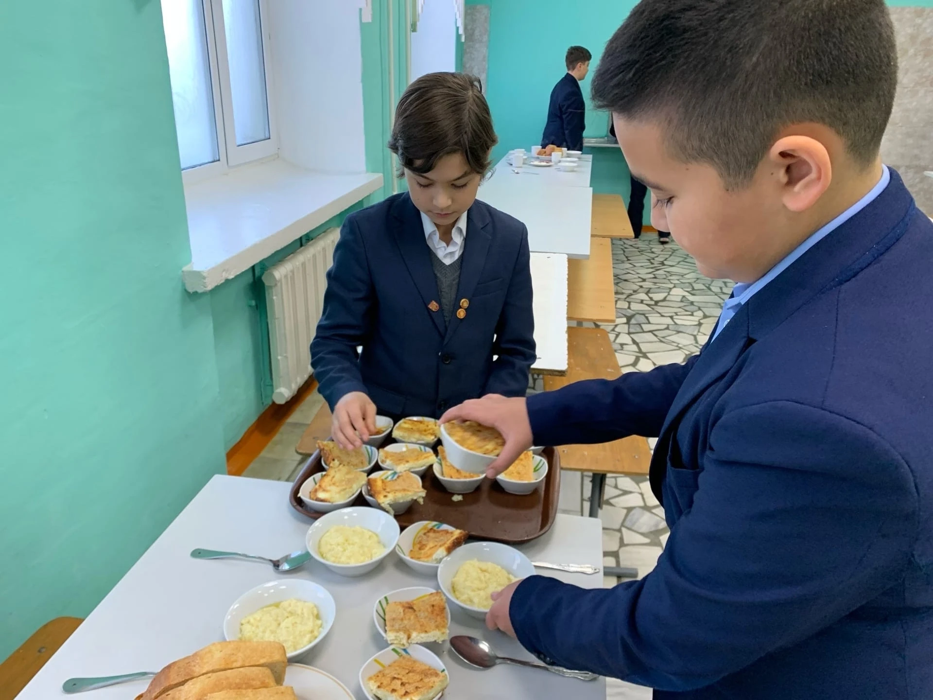🍲В школах Башкирии появится «шведский стол»

⚡️С 1 сентября в школах республики начнут внедрять мен