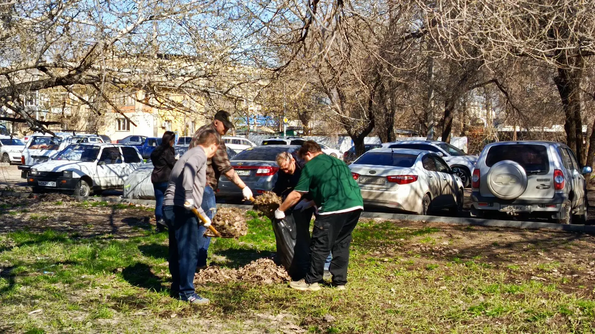 🧹 Сотрудники «Концессий» вышли на весеннюю уборку Волгограда  В Волгограде стартовал месячник по бла