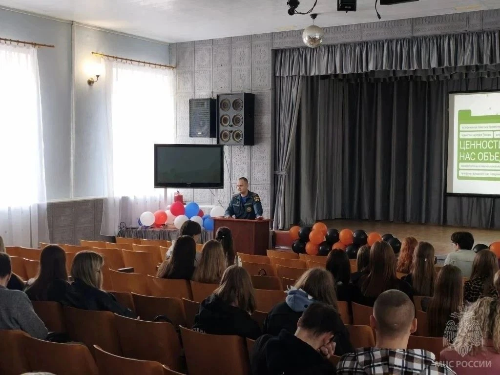 Безопасность должна быть в приоритете всегда  В преддверии летних каникул спасатели МЧС России встре