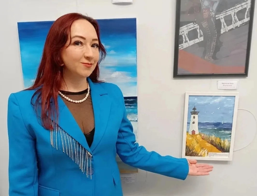 Известная певица, актриса и художница Ольга Муртаева передала в дар нашему учебному заведению свою к