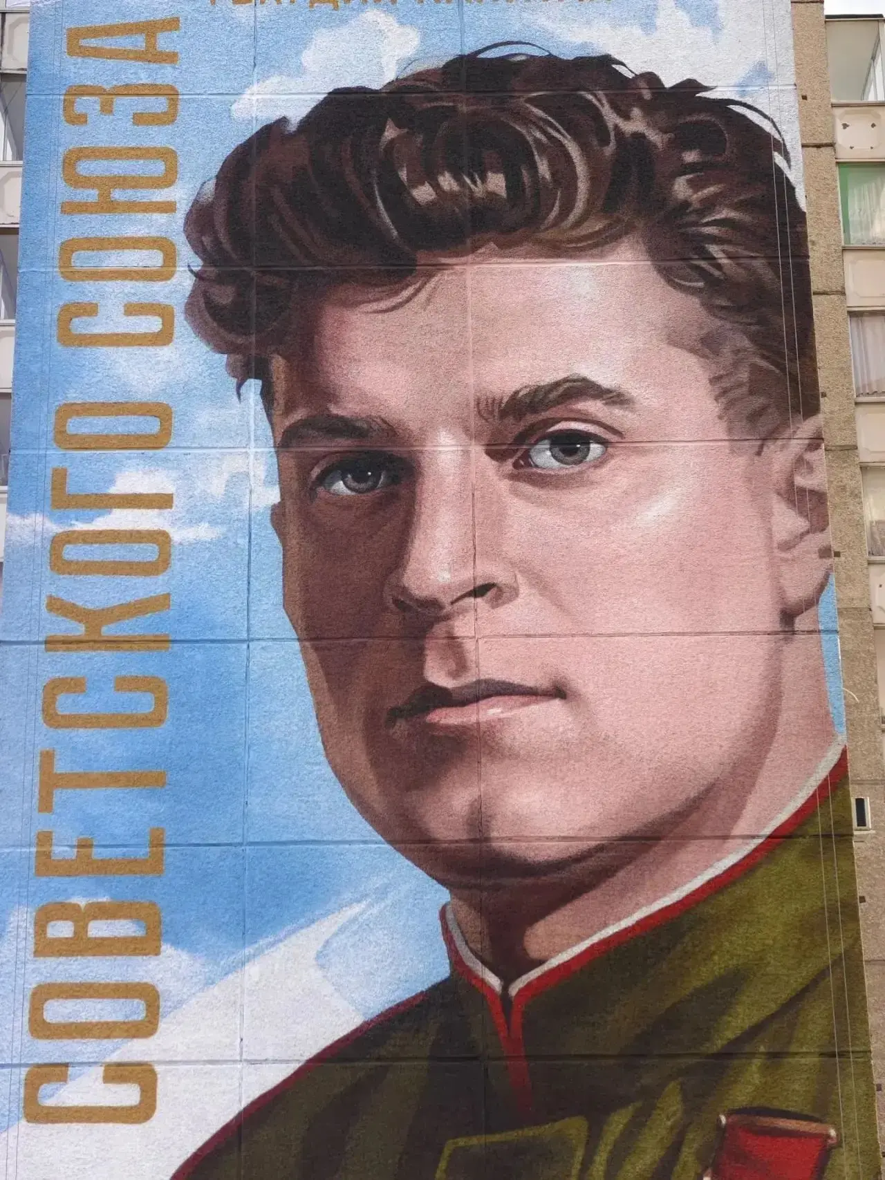 Два новых мурала с Героями Советского Союза появились в Красноярске