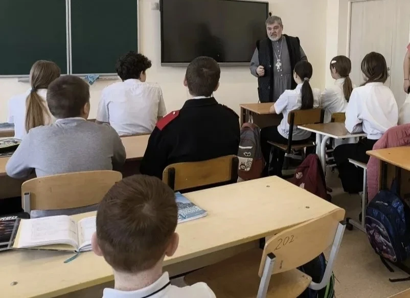 Учащиеся казачьих классов 4 «А» и 7 «Г»  МАОУ СОШ №19 им.Героя России Наточего 26 марта  встретились
