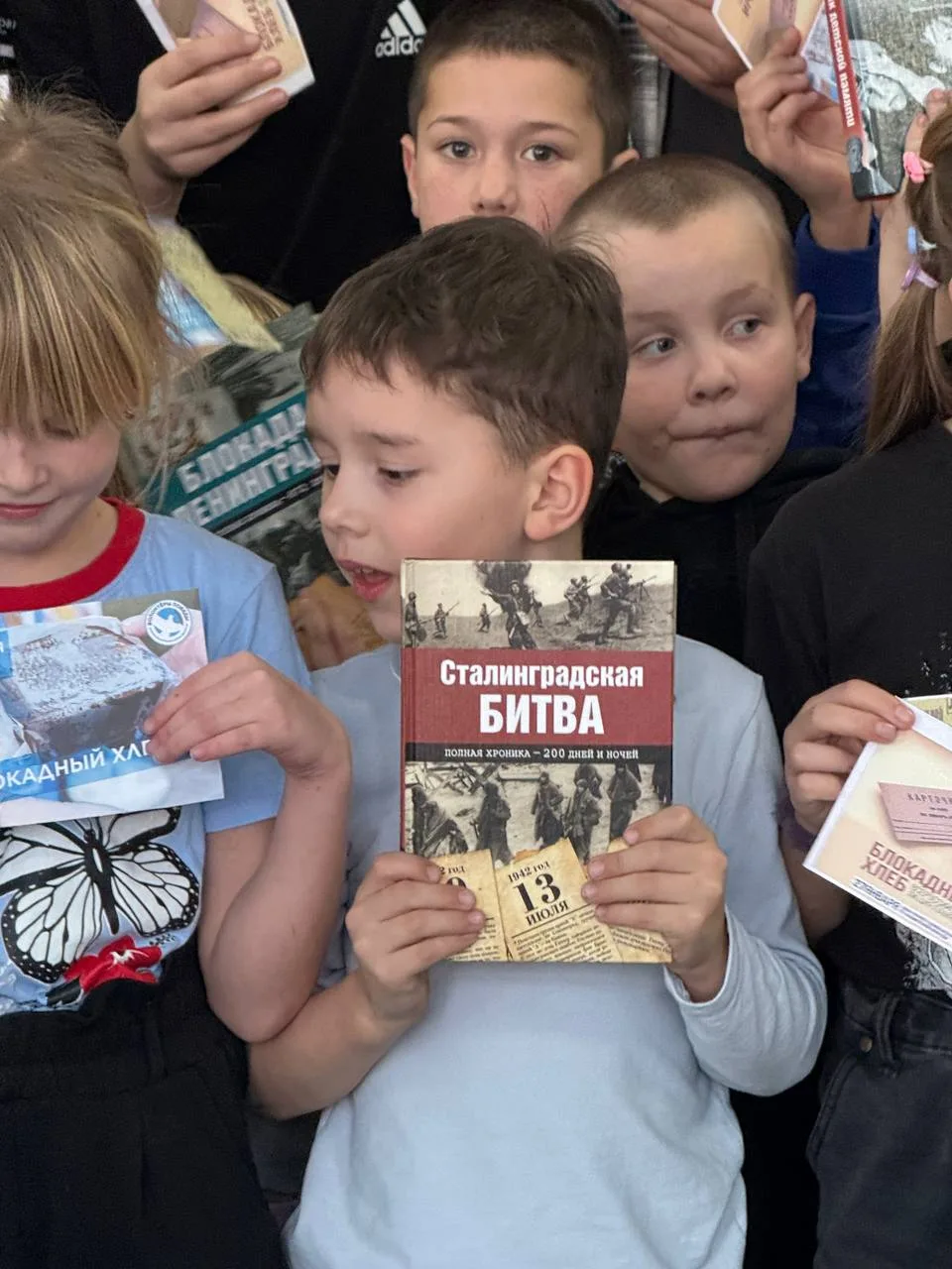 🕊️В День воинской славы, 2 февраля, наша школа провела "Часы мужества", посвященные Ст...