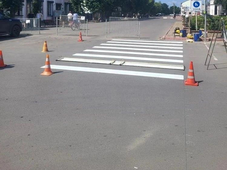 Продолжаются работы по нанесению дорожной разметки на дорогах нашего округа.

На данный момент специ
