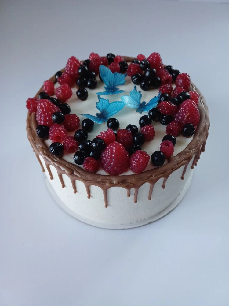 С днём рождения озорного мальчишку🎉🎉🎉🎉🎉 Сегодня будет угощать своих друзей🥰