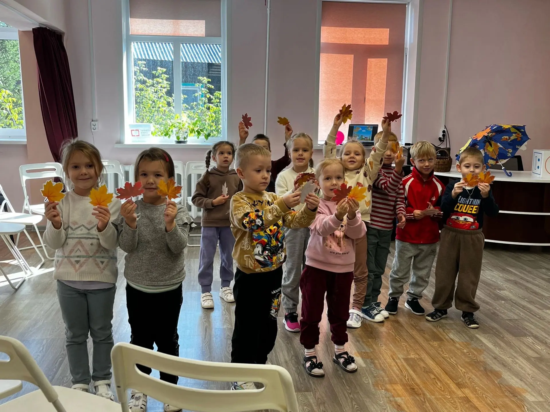В библиотеке осень — это не просто время года, а целый праздник! 😊Вот и сегодня воспит...