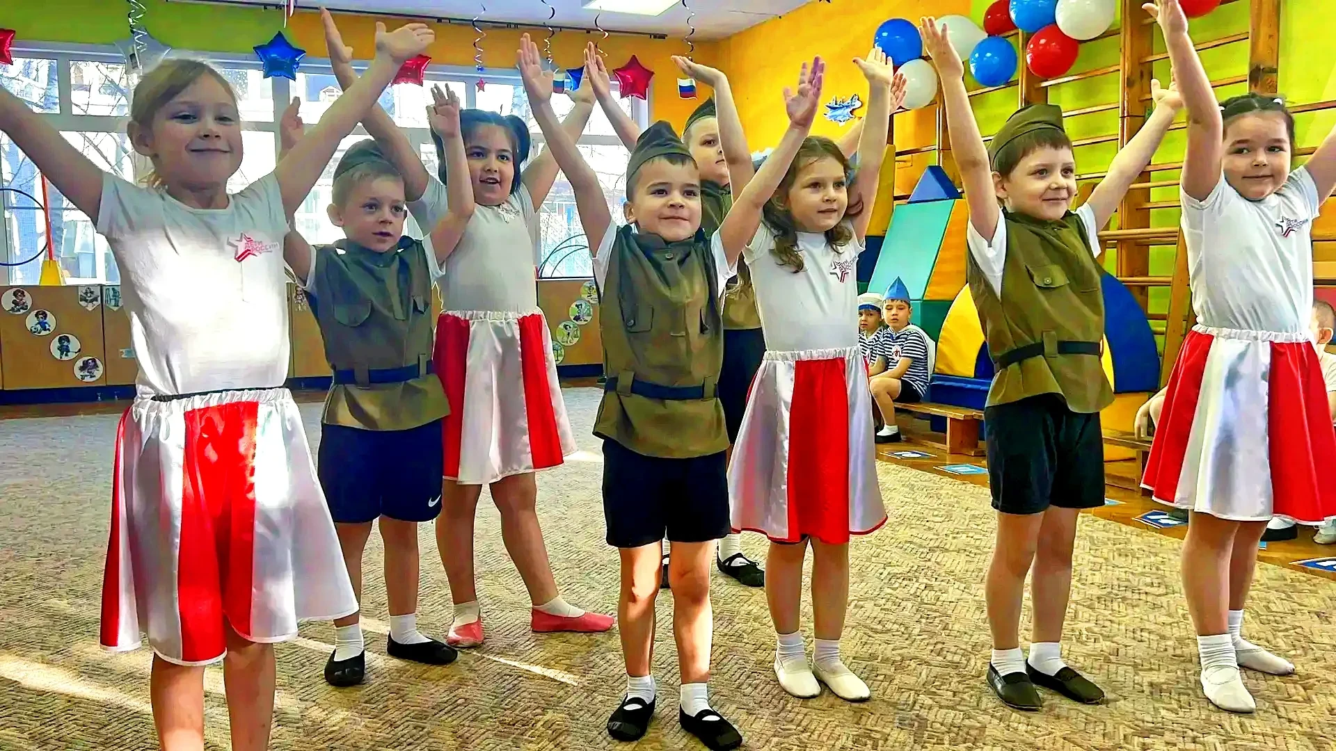 В преддверии праздника  в МБОУ  ЦО № 33, здание 7 состоялся яркий спортивный военно-патриотический п